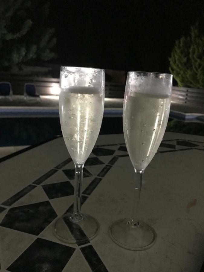 Lilly Villa Пея Екстериор снимка